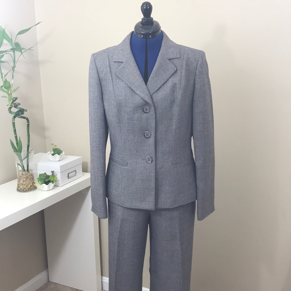 LeSuit Grey size 10